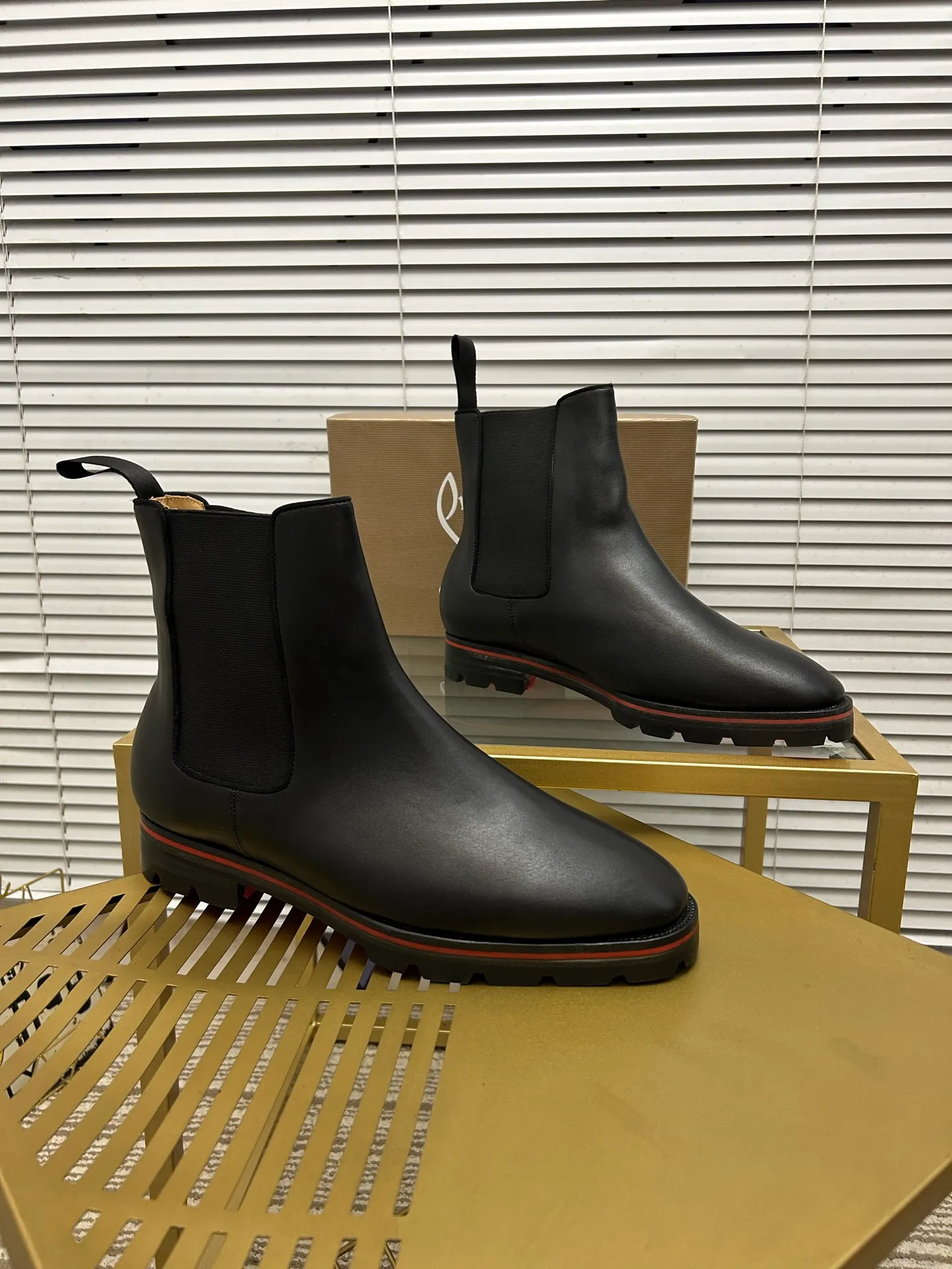(Customized model) Ex-factory price is 800. christian louboutin (CL red sole shoes) counter series, casual sneakers for couples 📢 📢 📢 Exclusive hot style release 🎈🎈💪 Movable latex feet 👻 Finished outsole line [Proud] 😝Female 35-40# Male 38#-46, global supply😝 [Top version]: Original imported genuine leather upper, top original leather lining, original molded TPU outsole, original 1:1 detail processing, original shoe last,